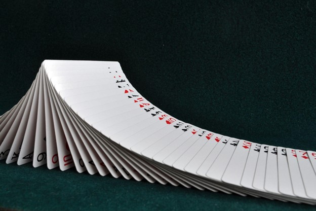 Learning how to play Tripeaks Solitaire means clearing the peaks by creating a ‘chain’ of cards, as symbolized by the photo above.