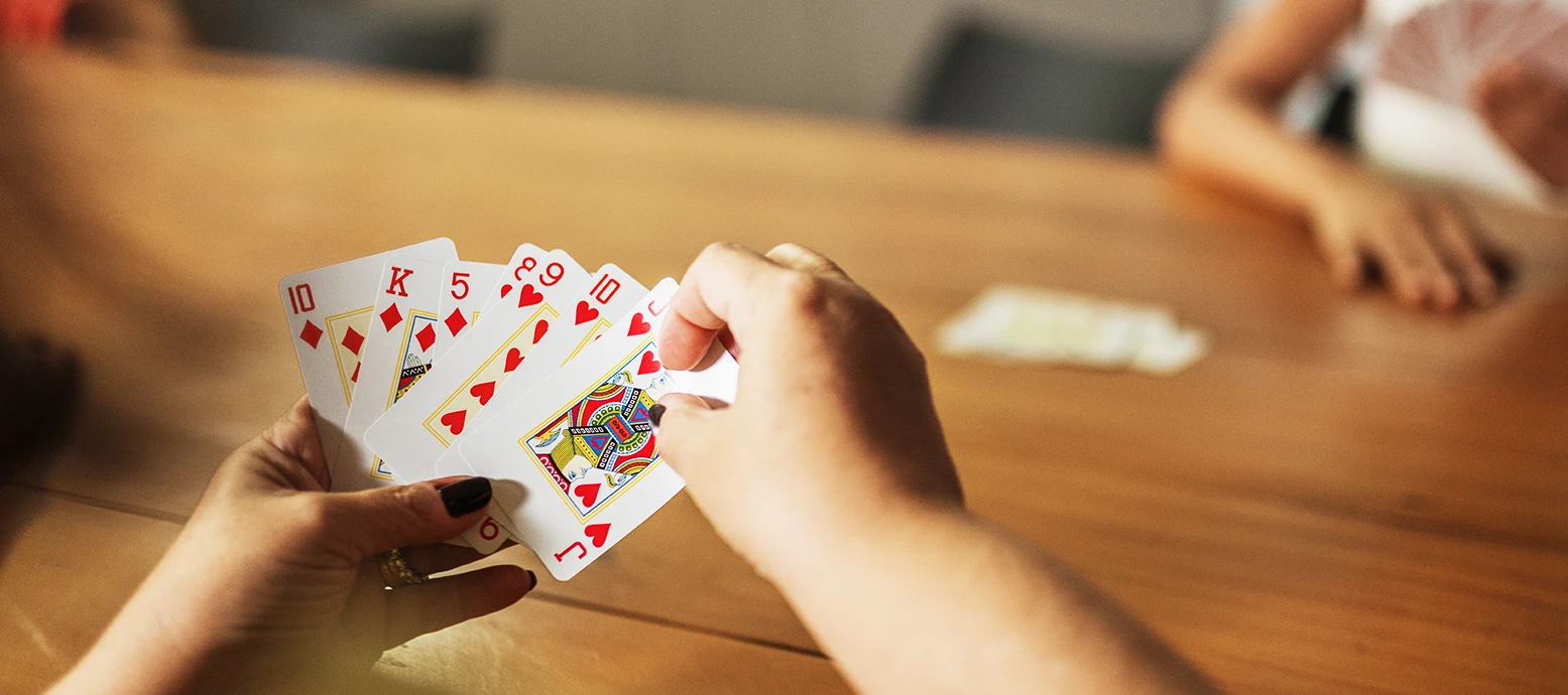 9 Best Two Player Card Games You Can Play with a Standard Deck