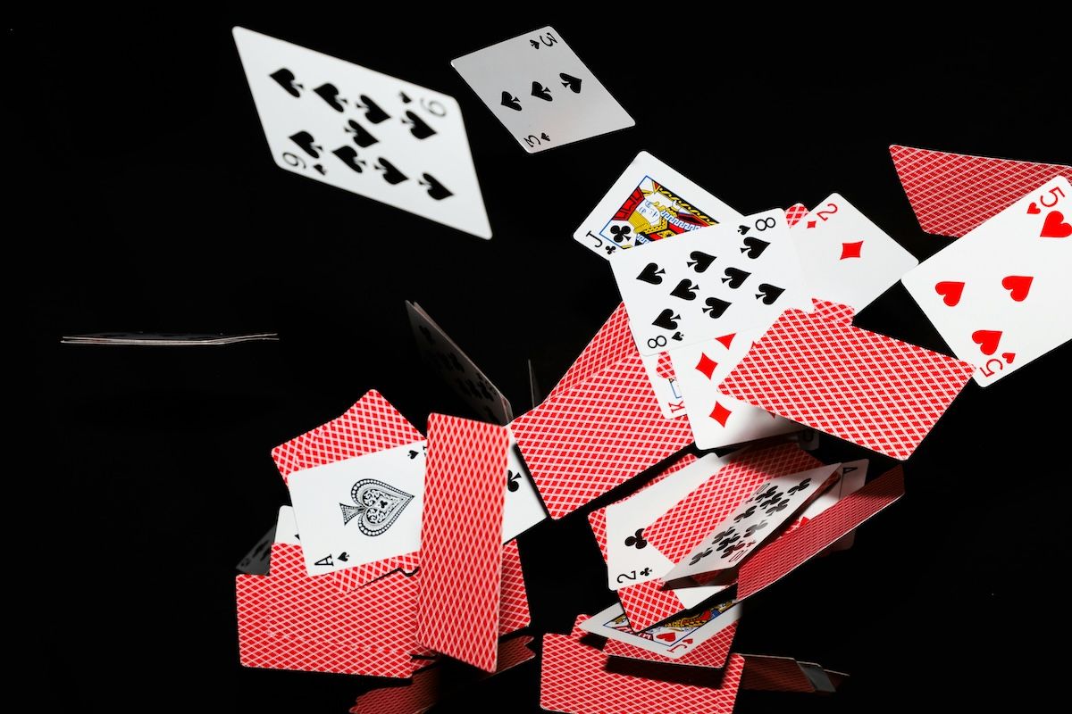 solitaire-cards-are-falling.jpg